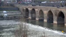 Diyarbakır On Gözlü Köprü Canlı izle